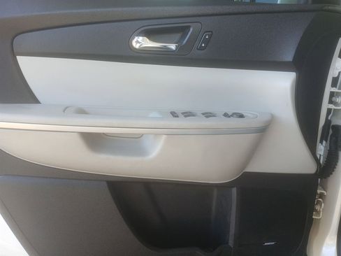 Used 2012 GMC Acadia SLT image 23