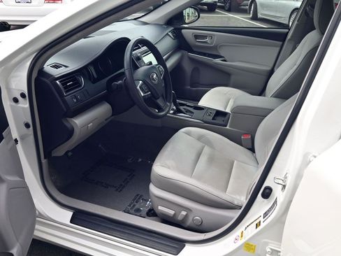 Used 2017 Toyota Camry XLE w/ Moonroof Package FWD image 24