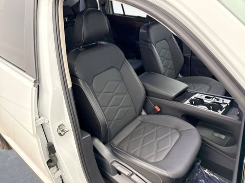 Used 2024 Volkswagen Atlas SE image 16