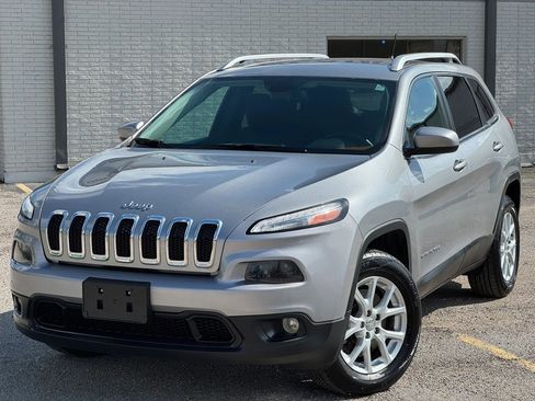 Used 2015 Jeep Cherokee Latitude w/ Comfort/Convenience Group AWD/4WD image 2
