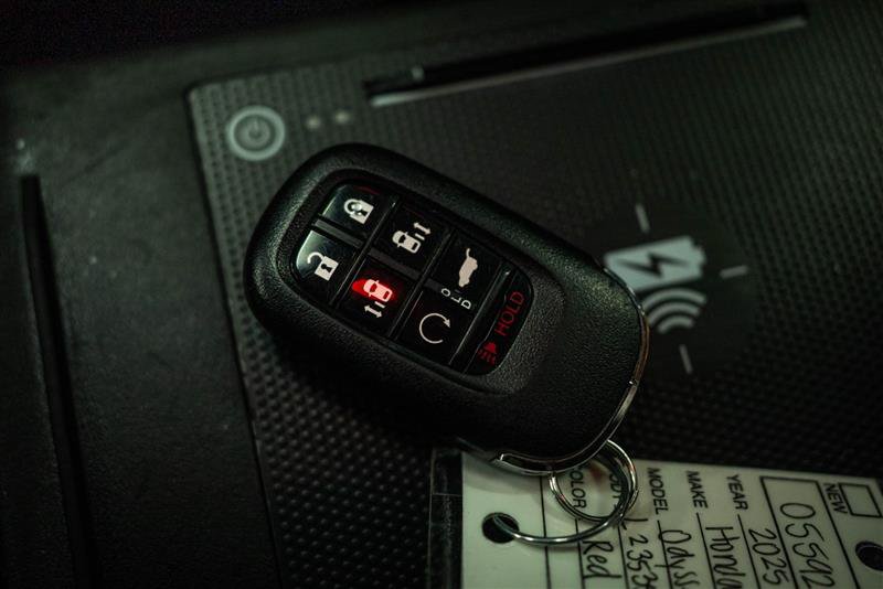 Used 2025 Honda Odyssey Sport-L image 25