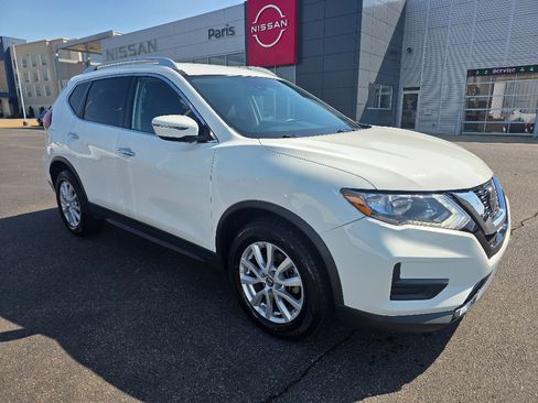 Used 2020 Nissan Rogue SV image 1