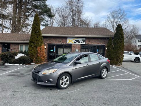 Used 2014 Ford Focus SE image 2