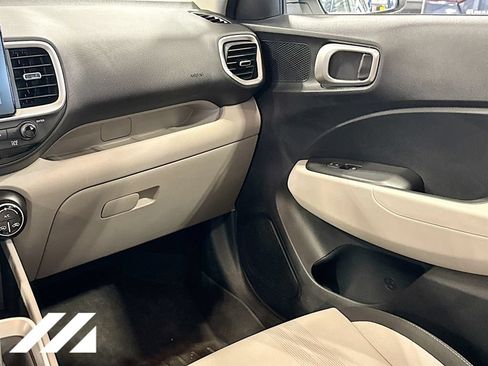 Used 2022 Hyundai Venue SEL FWD image 24
