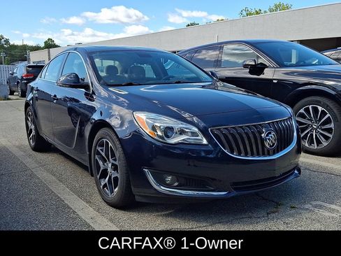 Used 2017 Buick Regal Sport Touring FWD image 2