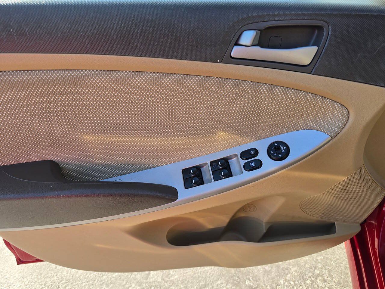 Used 2014 Hyundai Accent GLS FWD image 18