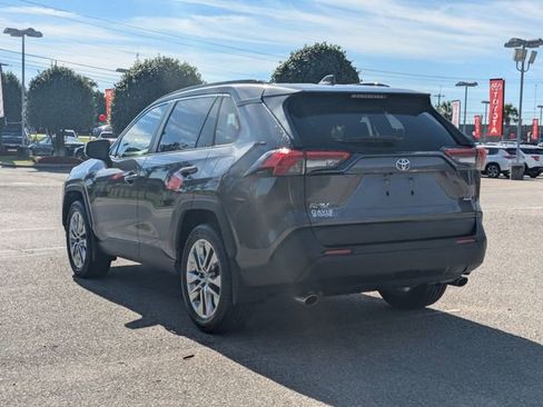 Used 2019 Toyota RAV4 XLE Premium image 5