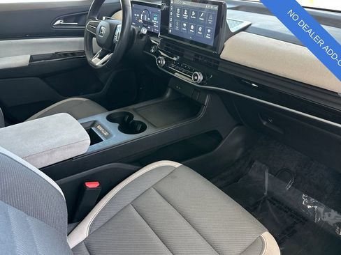 Used 2024 Honda Prologue EX image 18