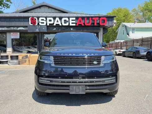 Used 2025 Land Rover Range Rover SE AWD/4WD image 2