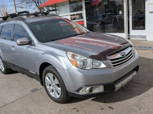 Used 2011 Subaru Outback 2.5i Limited w/ PWR Moonroof Pkg image 3