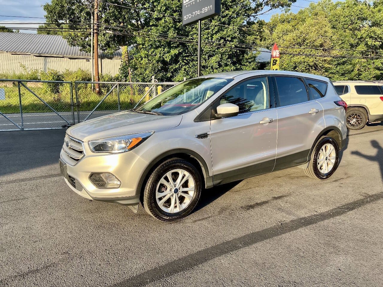 Used 2019 Ford Escape SE AWD/4WD image 1