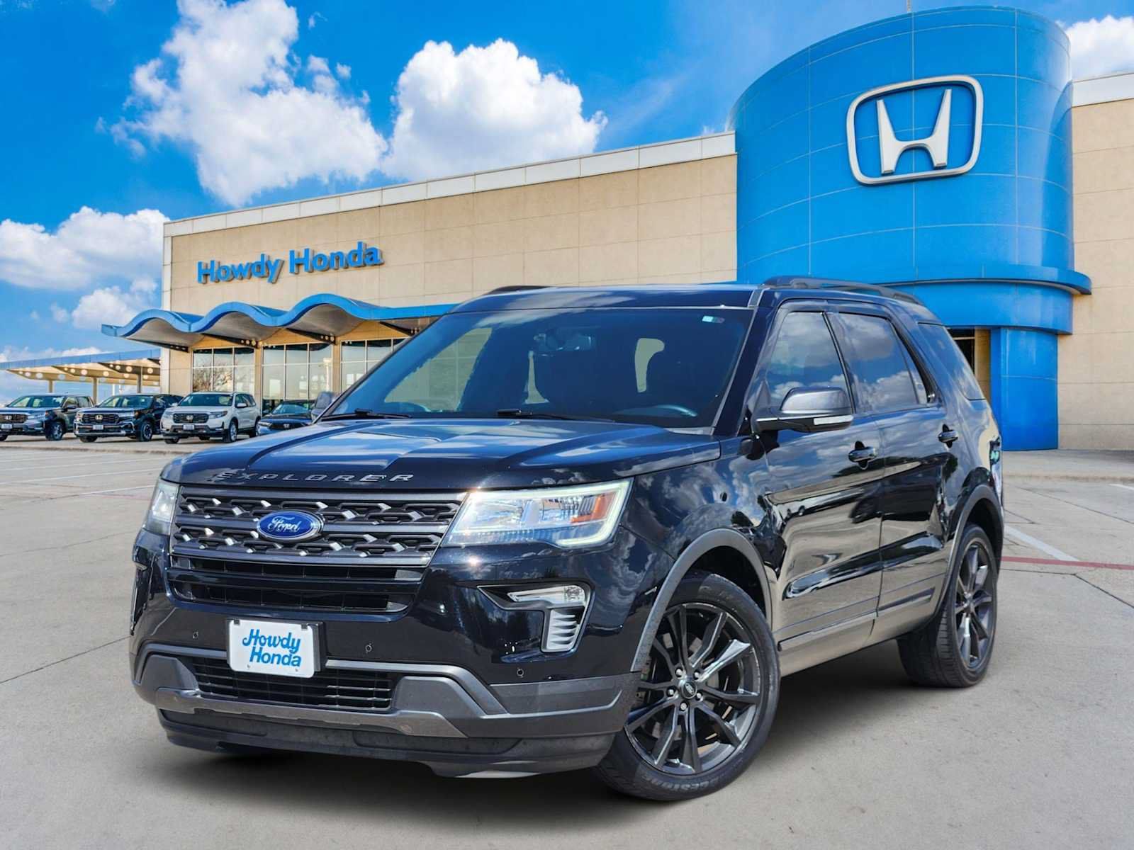 Used 2018 Ford Explorer XLT w/ Equipment Group 202A FWD image 1
