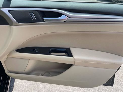 Used 2016 Ford Fusion SE FWD image 27