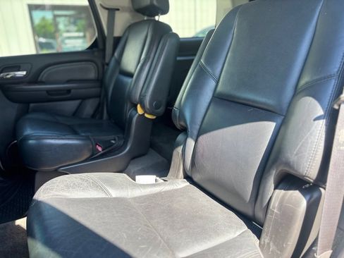 Used 2007 Cadillac Escalade AWD w/ Information Package image 21
