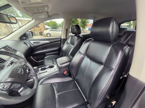 Used 2018 Nissan Pathfinder SL FWD image 12