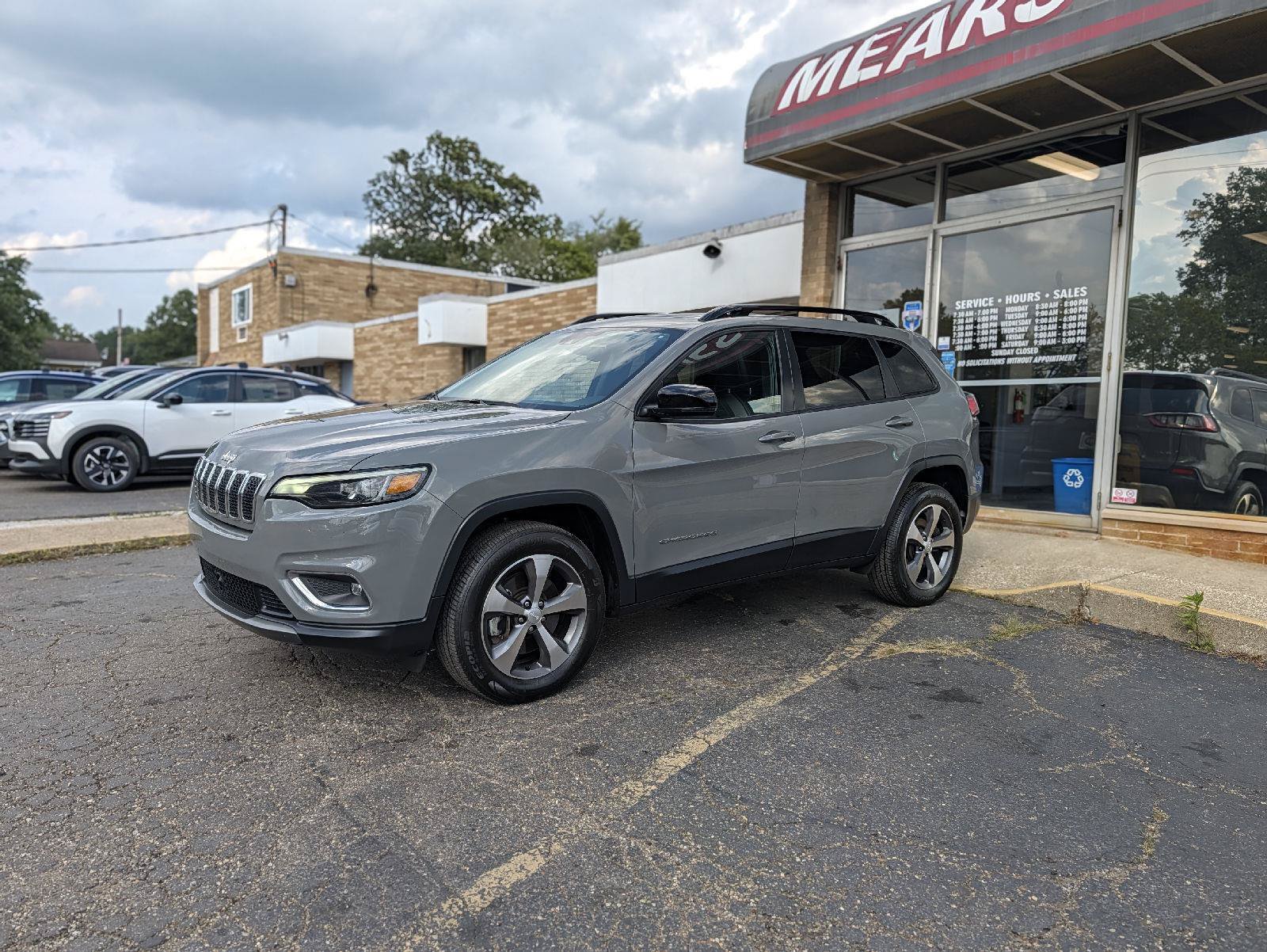 Used 2022 Jeep Cherokee Limited AWD/4WD image 10