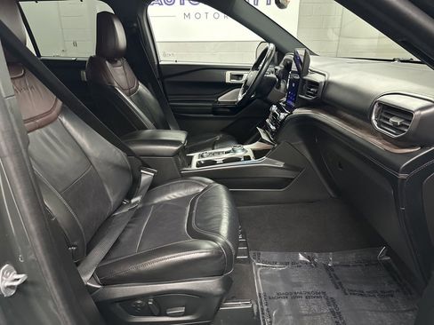 Used 2023 Ford Explorer Platinum w/ Premium Technology Package image 20