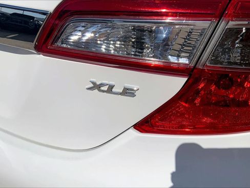 Used 2014 Toyota Camry XLE FWD image 10