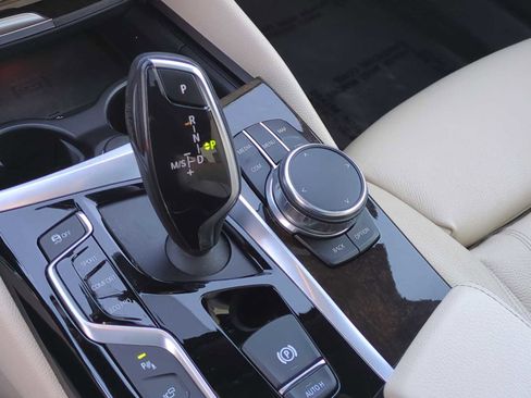 Used 2017 BMW 530i xDrive image 34