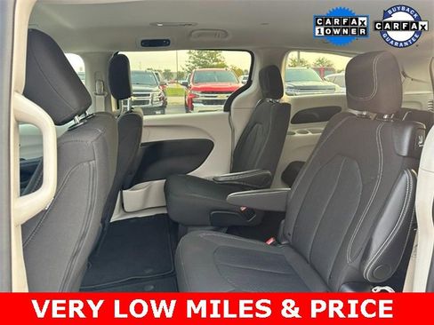 Used 2024 Chrysler Voyager LX image 10