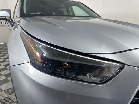 Used 2023 Toyota Highlander L image 4