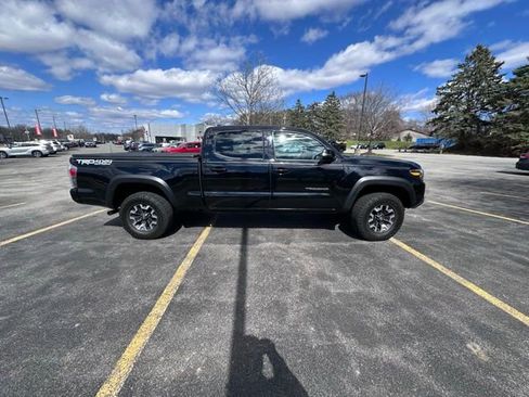 Used 2022 Toyota Tacoma TRD Off-Road w/ TRD Premium Off Road Package image 2