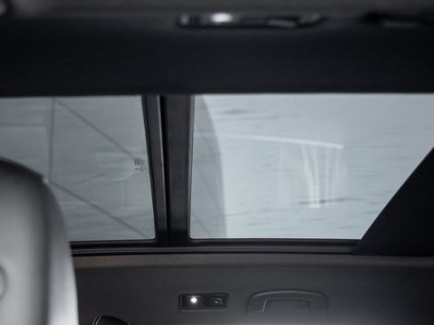 Used 2021 Volkswagen Atlas Cross Sport SE image 25