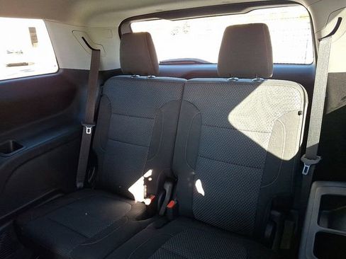 Used 2023 GMC Acadia SLE w/ Driver Convenience Package image 11