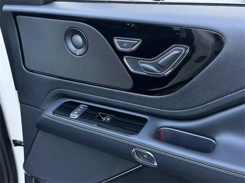 New 2026 Lincoln Aviator Reserve w/ Jet Appearance Package image 8