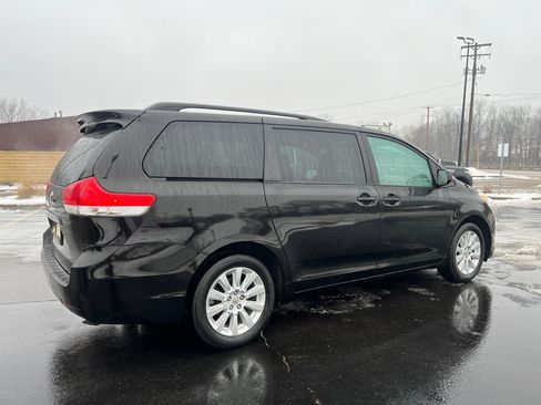 Used 2012 Toyota Sienna LE image 9