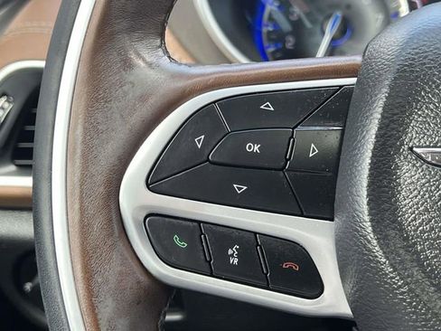 Used 2019 Chrysler Pacifica Limited FWD image 31