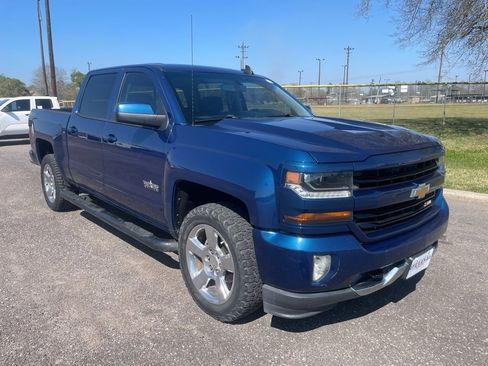 Used 2018 Chevrolet Silverado 1500 LT w/ Texas Edition image 6