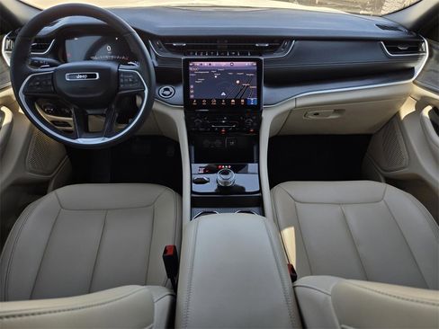 Used 2024 Jeep Grand Cherokee Limited image 20