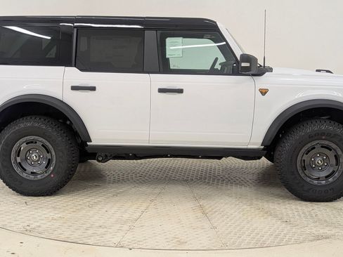 New 2025 Ford Bronco Badlands image 8