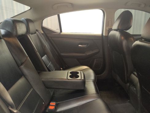 Used 2023 Nissan Sentra SR w/ SR Premium Package FWD image 19