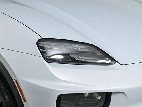 New 2025 Porsche Macan Turbo Electric image 40