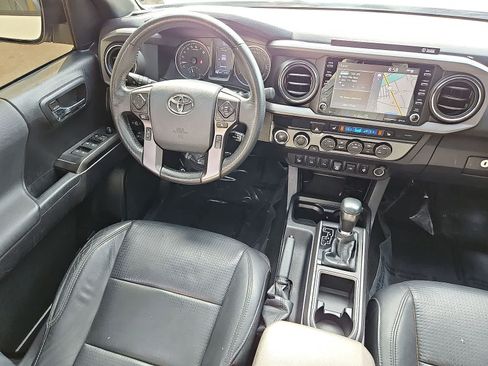 Used 2020 Toyota Tacoma TRD Sport w/ TRD Premium Sport Package AWD/4WD image 10