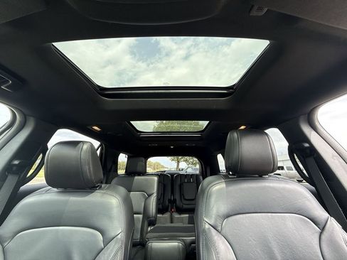 Used 2018 Ford Explorer XLT w/ Equipment Group 202A AWD/4WD image 16