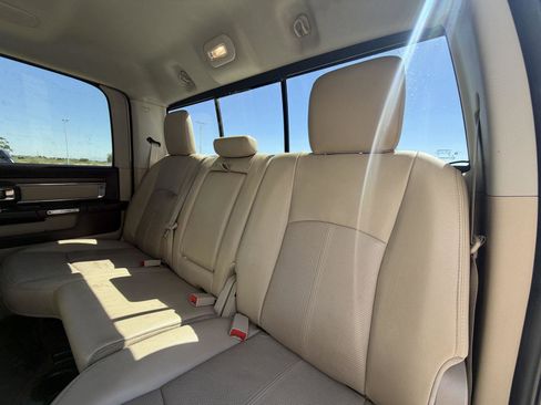 Used 2018 RAM 1500 Laramie AWD/4WD image 16
