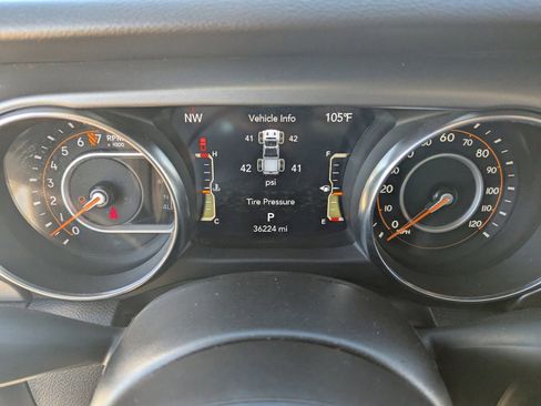 Used 2023 Jeep Gladiator Willys image 34