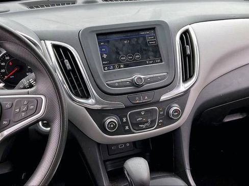 Used 2022 Chevrolet Equinox LS w/ LS Convenience Package FWD image 9
