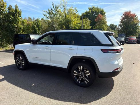 New 2027 Jeep Grand Cherokee Limited AWD/4WD image 3