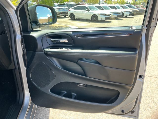 Used 2018 Dodge Grand Caravan SE FWD image 13
