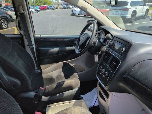 Used 2014 Dodge Grand Caravan SE w/ Quick Order Package 29E SE FWD image 10