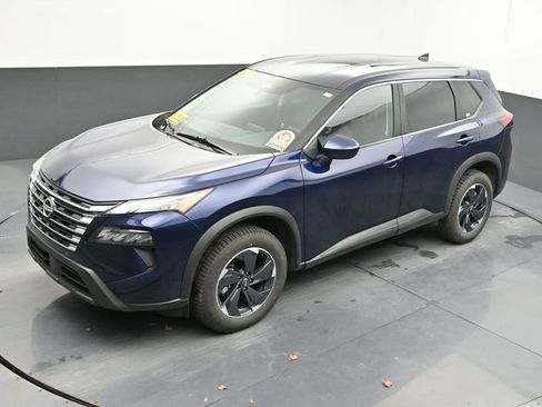 Used 2025 Nissan Rogue SV image 16