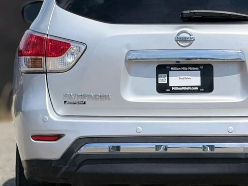 Used 2015 Nissan Pathfinder SV FWD image 13
