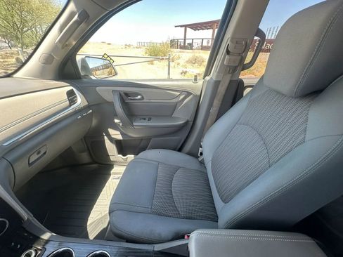 Used 2017 Chevrolet Traverse LT FWD image 8