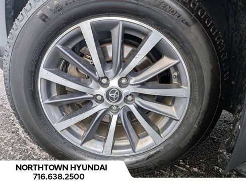 Used 2019 Toyota Highlander XLE image 47