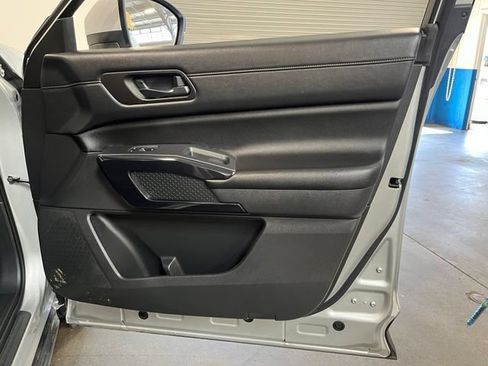 Used 2024 Nissan Pathfinder SV AWD/4WD image 12