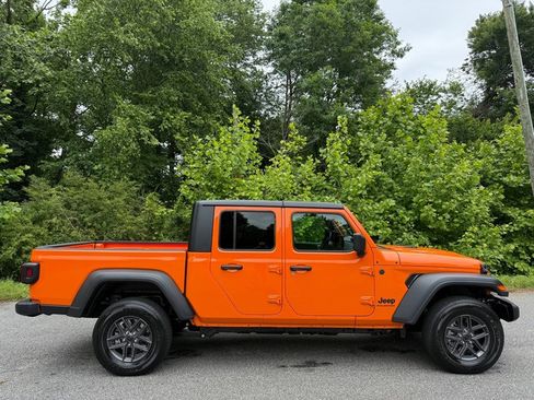 New 2025 Jeep Gladiator Sport image 6